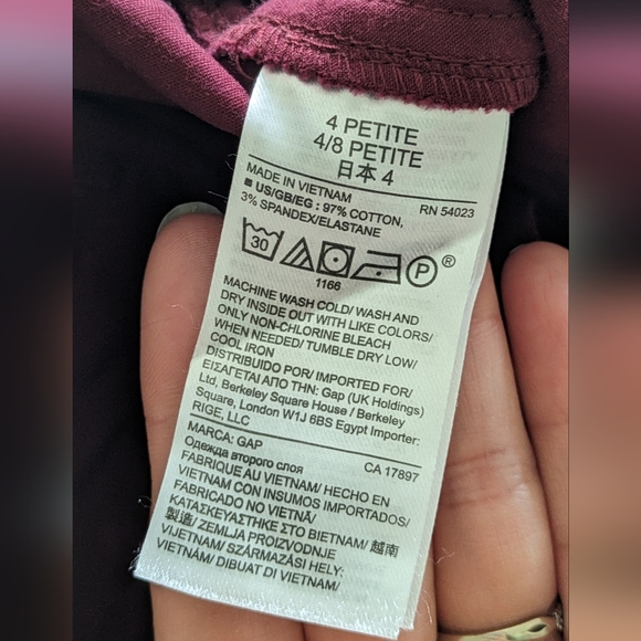 ⭐ BOGO GAP petite slim crop - Picture 7 of 7